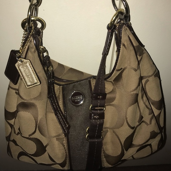 Pocketbooks, Peacoats, Capris, Shoe Booties, - Picture 6 of 8